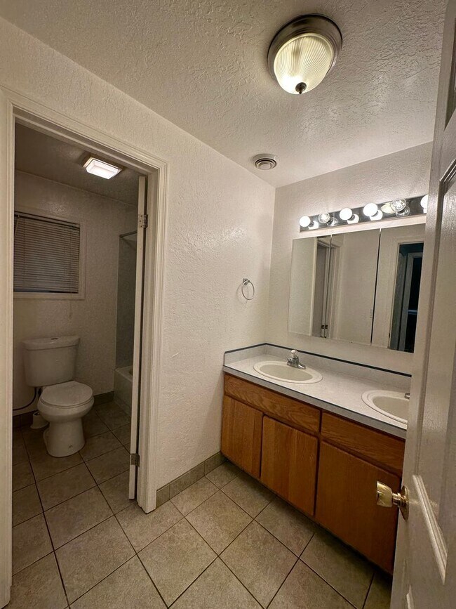 Building Photo - Spacious Kenai Home!