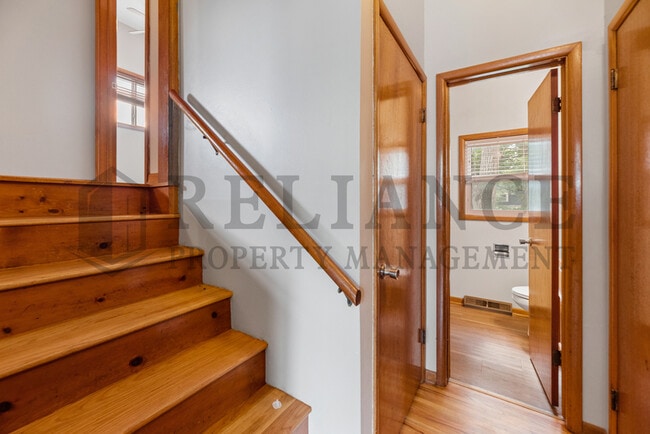 Building Photo - 533 S Westview Dr