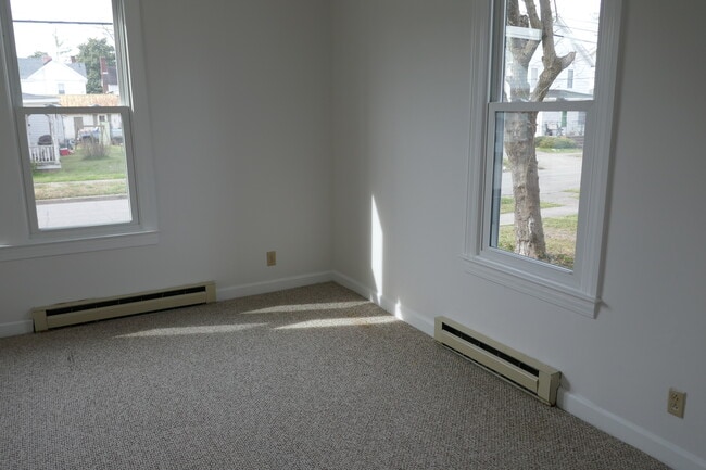 Building Photo - 600 W Colonial Ave