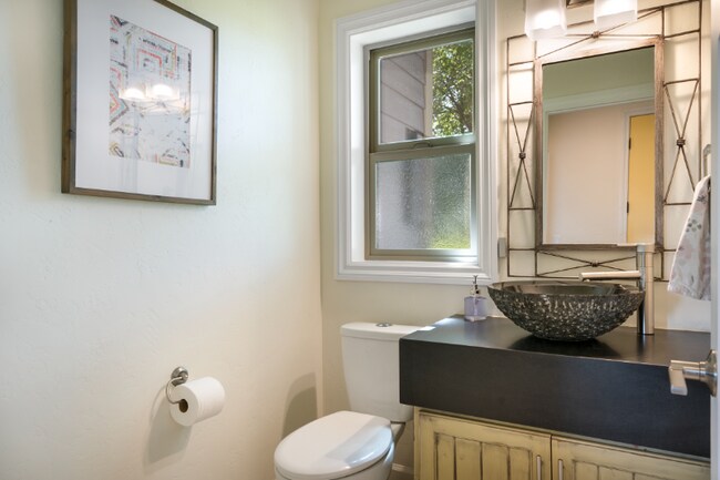 Building Photo - 1815 Lower Valley Rd