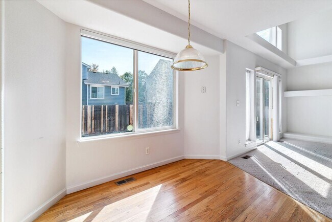 Building Photo - Spacious 3 Bed, 2.5 Bath Home In Sterling ...