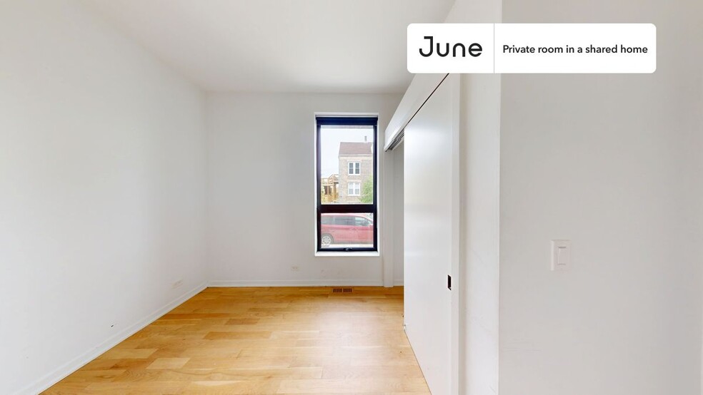 Building Photo - Private bedroom in 4 bed/3.5 bath Home