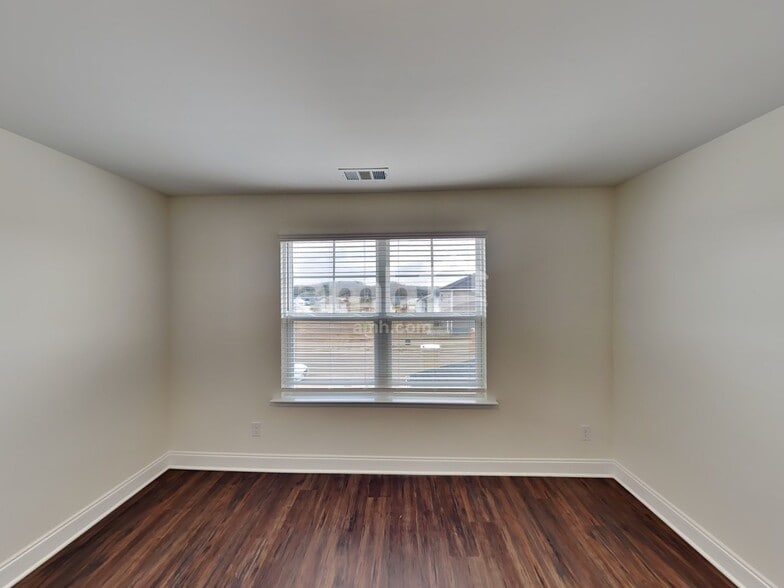 Building Photo - 2128 Williamshire Ln