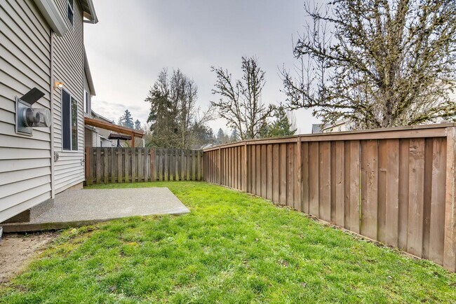 Building Photo - Great Single Family Home In Central Hillsb...