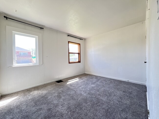 Building Photo - 2027 Ogilby Rd
