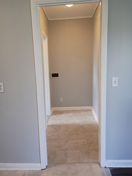 Laundry area - 539 Cedar St