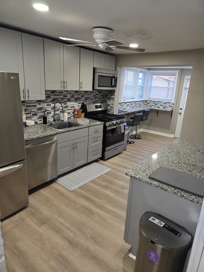 KITCHEN - 95 Vesey St