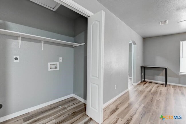 Building Photo - 2321 Terrace Dr