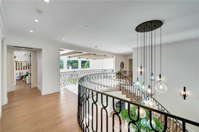 Building Photo - 2037 Delphine Ln