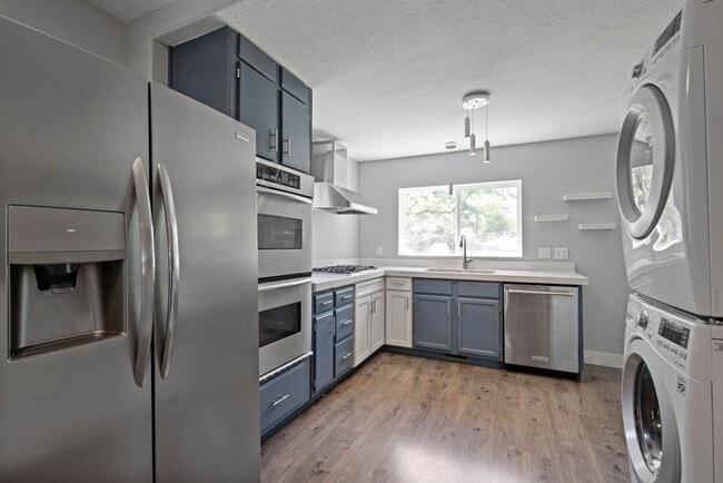 Building Photo - Beautiful Home in Amazing Salt Lake Location!