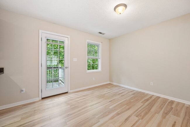Building Photo - 4 Bedroom Home in Lynchburg