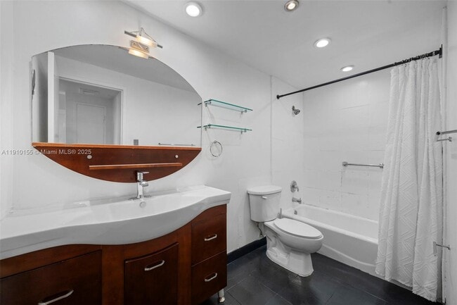 Building Photo - 3301 NE 5th Ave