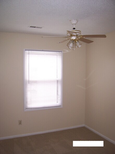 Building Photo - 5231 Dakota Dr