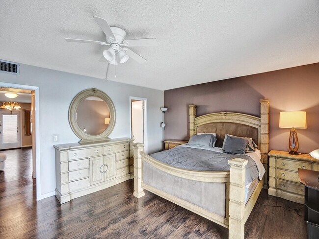 Building Photo - 3014 Cornwall A