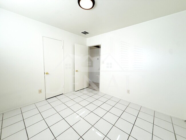 Building Photo - 7007 S 8th St
