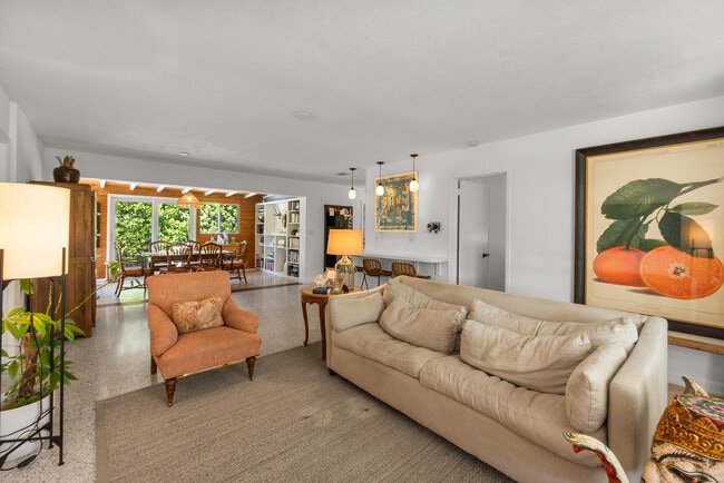 Building Photo - 549 Fairwind Dr