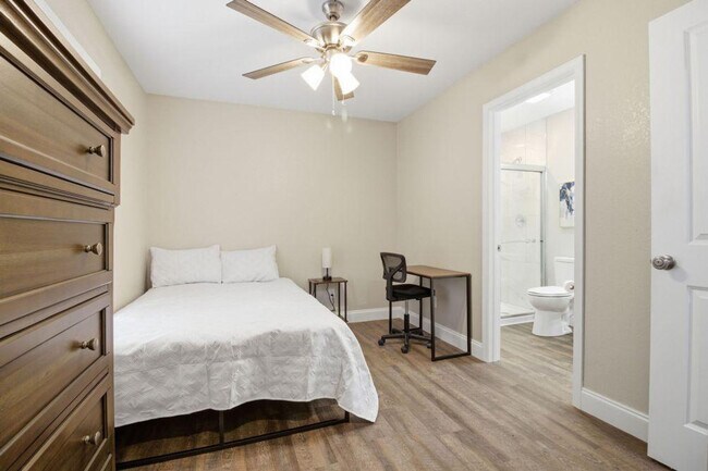 Building Photo - 810 Carson St