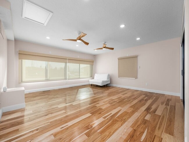 Building Photo - 2885 E Loran Heights Dr