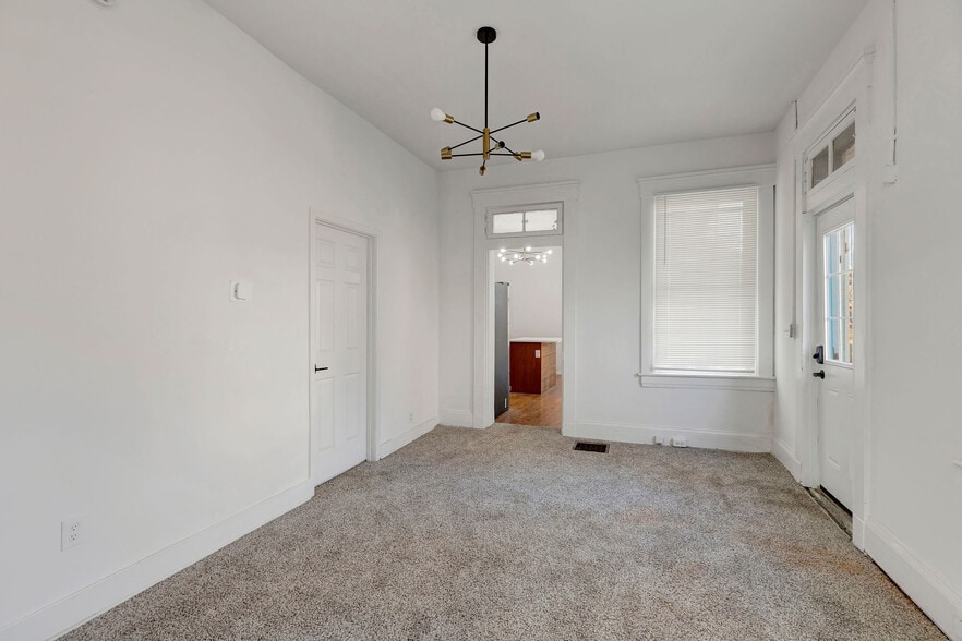 Building Photo - 422 Watkins St