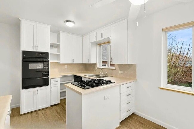 Building Photo - 2021 Perry St