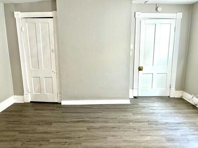 Building Photo - 2826 Saint Xavier St