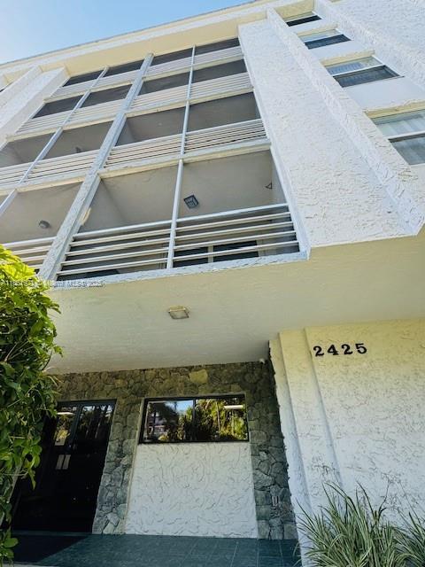 Building Photo - 2425 NE 135th St