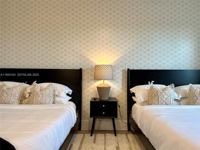 Building Photo - 11 NW 122nd Ave