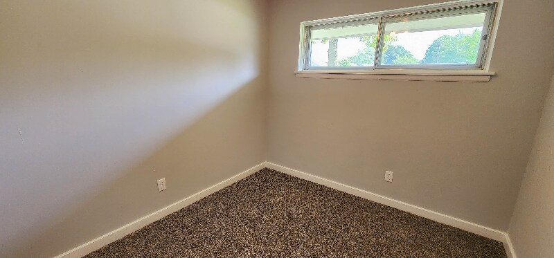 Building Photo - 500 W Ford Ave