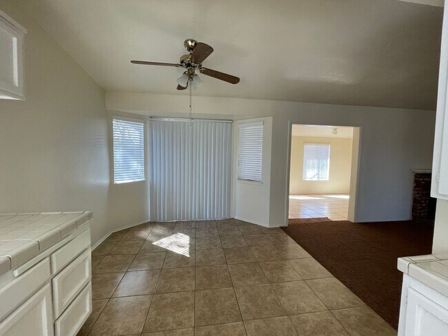 Building Photo - Hesperia-Refurbished- 3 Bedrooms, 2 Bathro...