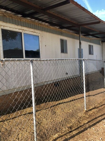 Building Photo - 5449 Bain St