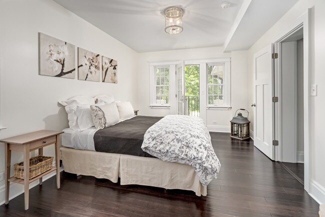 Building Photo - 755 Sheridan Rd