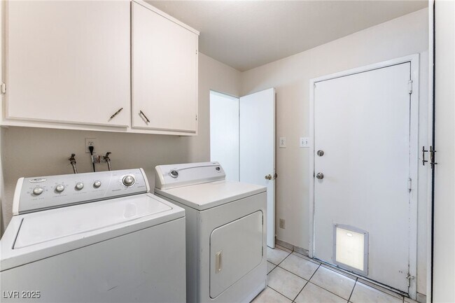 Building Photo - 2629 Hickey Ave
