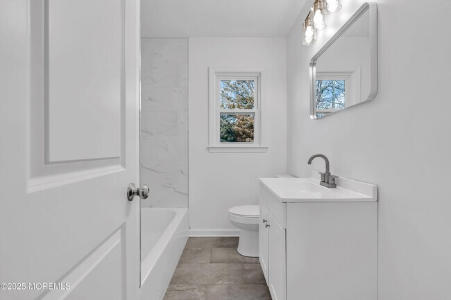 Building Photo - 1230 Dove St