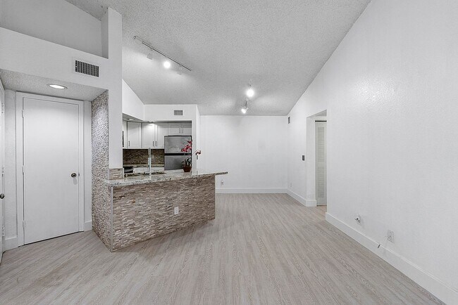 Building Photo - 417 Vista Isles Dr