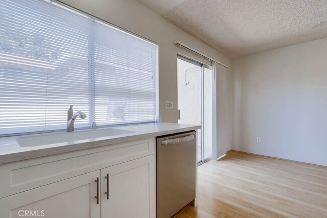 Building Photo - 9502 Pettswood Dr