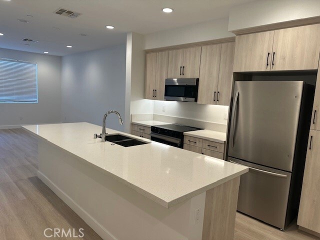 Building Photo - 828 S Harbor Blvd