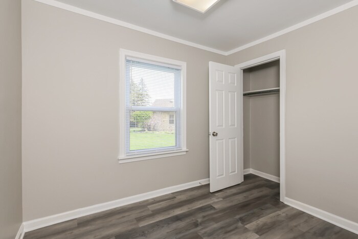 Building Photo - 1176 Highview Dr