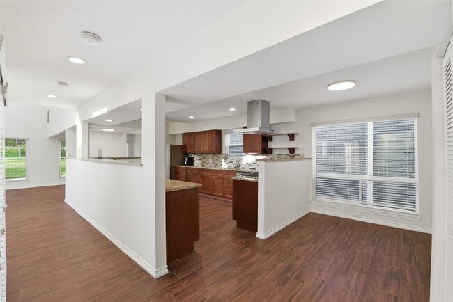 Building Photo - 14210 Briarhills Pkwy