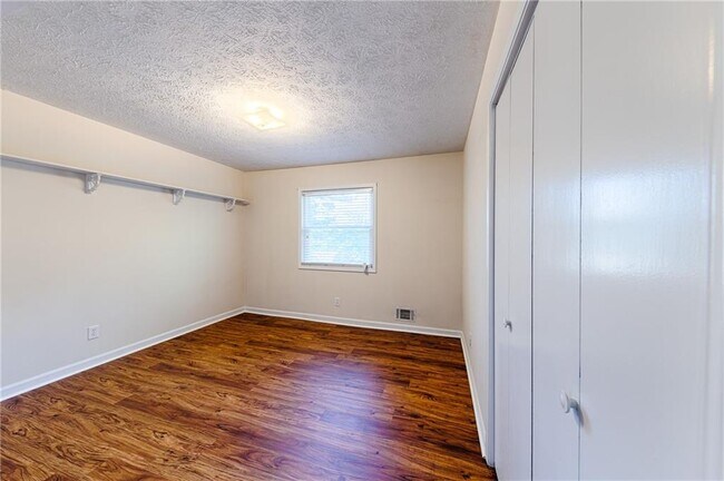 Building Photo - 4161 W Pointe Dr NW