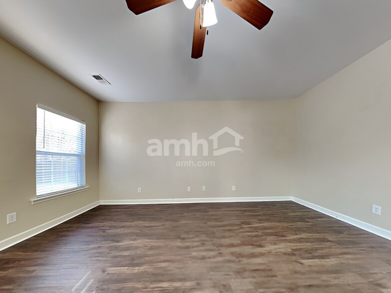 Building Photo - 3048 Adventure Way