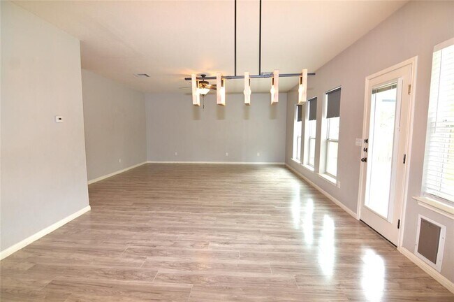Building Photo - 916 Brighton Pl
