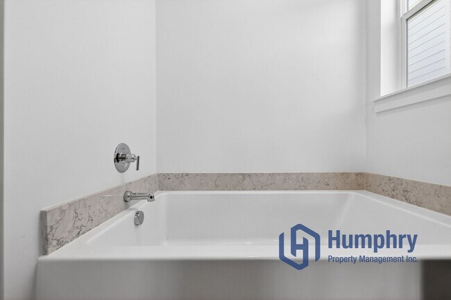 Building Photo - Beautiful home minutes from Costco