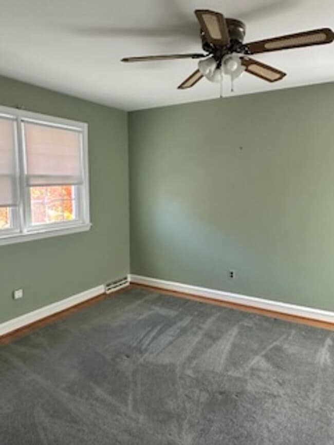 Building Photo - Lovely Colonial Home in Sharpley