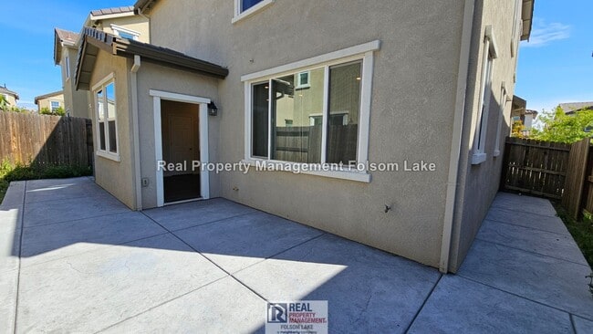 Building Photo - 3 bed 2.5 bath Home | Folsom Ranch - Gated Community | Walk to Dining & Coffee