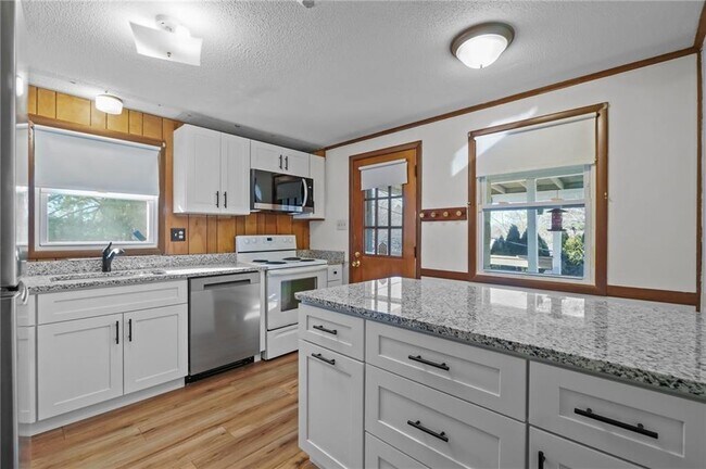 Building Photo - 35 W Wrentham Rd