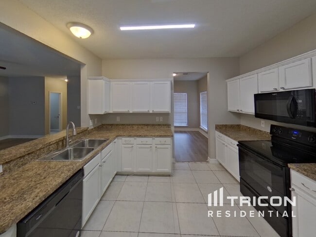Building Photo - 1420 Deville Cir