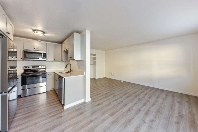 Building Photo - Newly Remodeled 3 bedroom Home