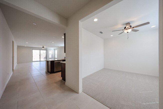 Building Photo - 3 bedroom + Den in Asante community