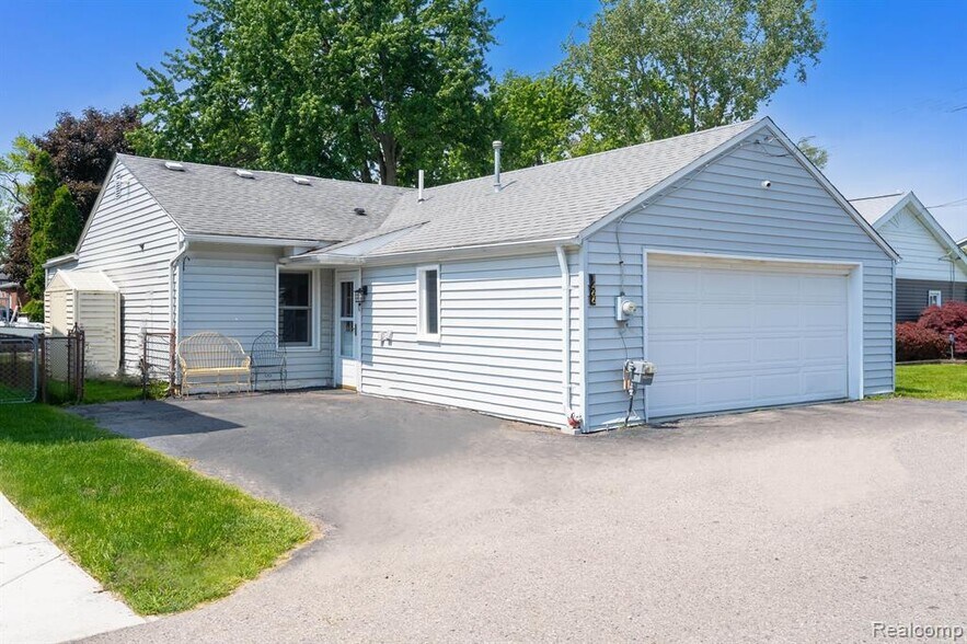 Building Photo - 1466 Rossdale Dr