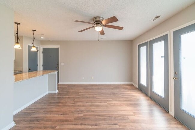 Building Photo - 2 Bed 2 Bath Condo in Charlotte